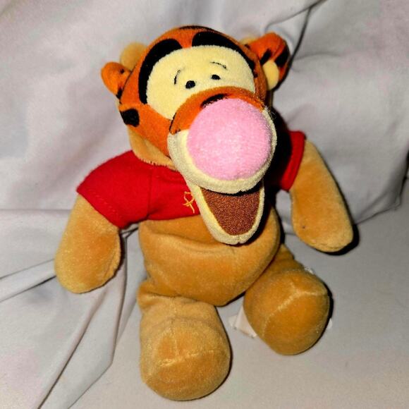 [VINTAGE] Disney Store Exclusive Tigger as Pooh Plush (1991) - Picture 3 of 7